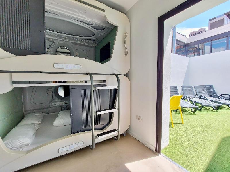 Atypicap Capsule Hostel - Oda