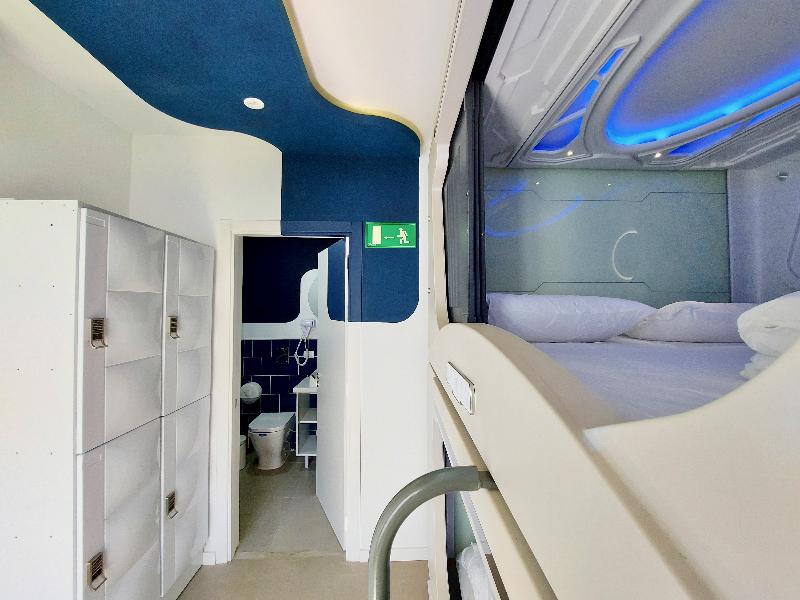 Atypicap Capsule Hostel - Oda
