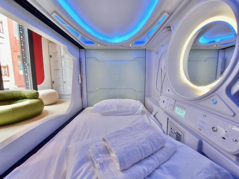 Atypicap Capsule Hostel - Oda