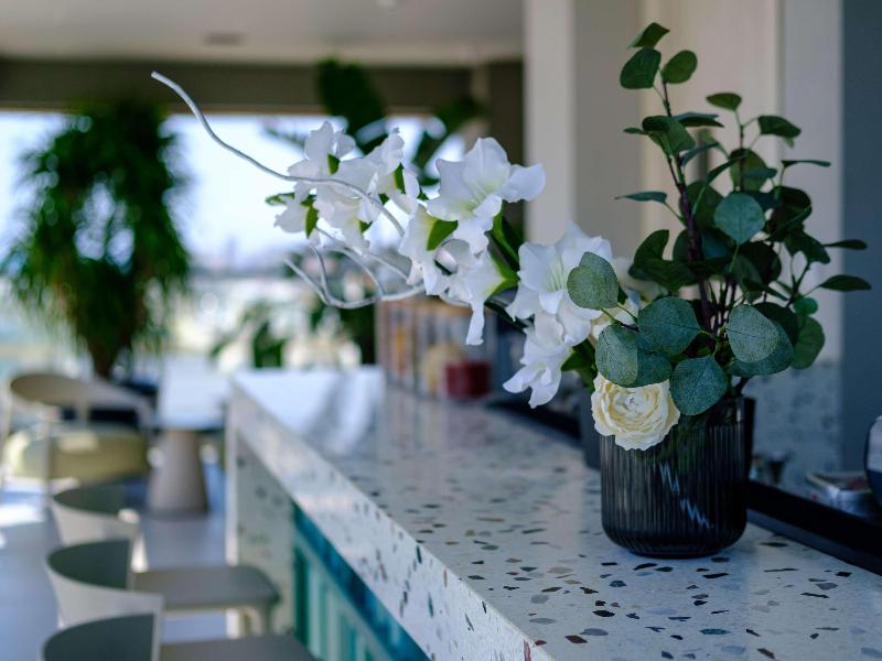 Mercure Larnaca Finikoudes Beach - Bar