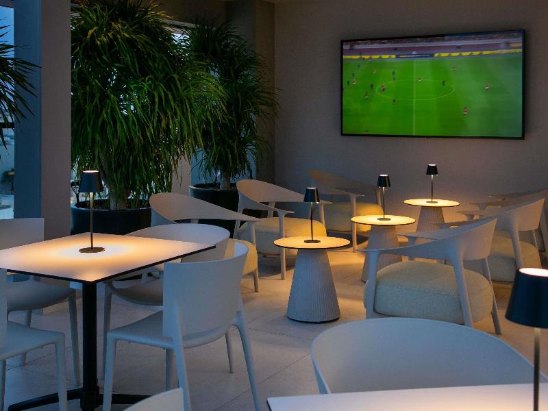 Mercure Larnaca Finikoudes Beach - Bar