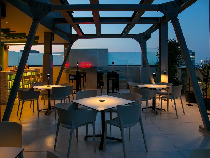 Mercure Larnaca Finikoudes Beach - Bar