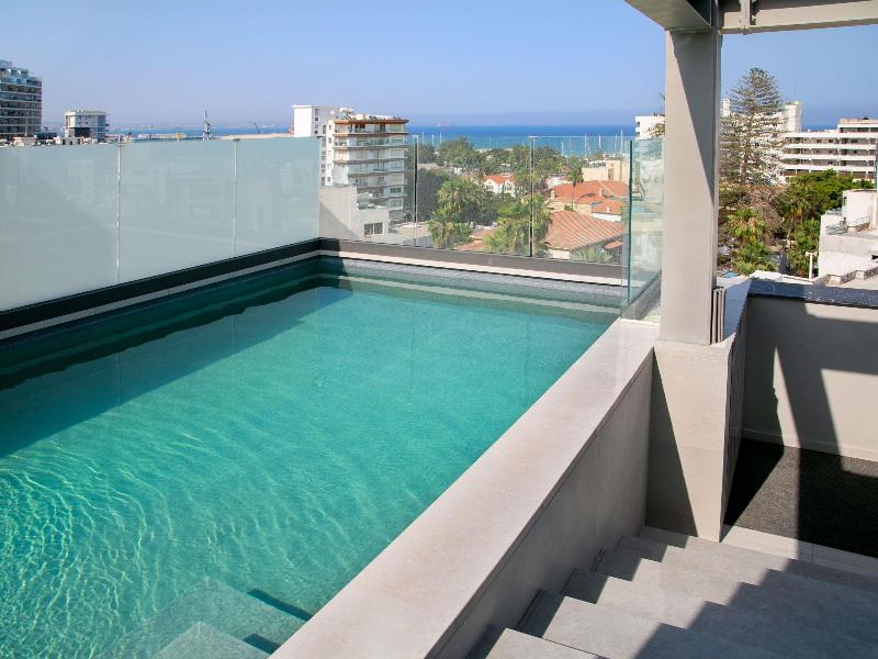 Mercure Larnaca Finikoudes Beach - Bar