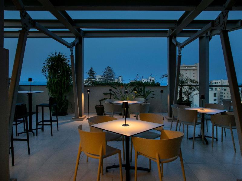 Mercure Larnaca Finikoudes Beach - Bar