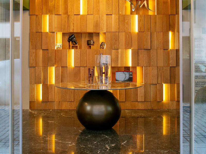 Mercure Larnaca Finikoudes Beach - Genel