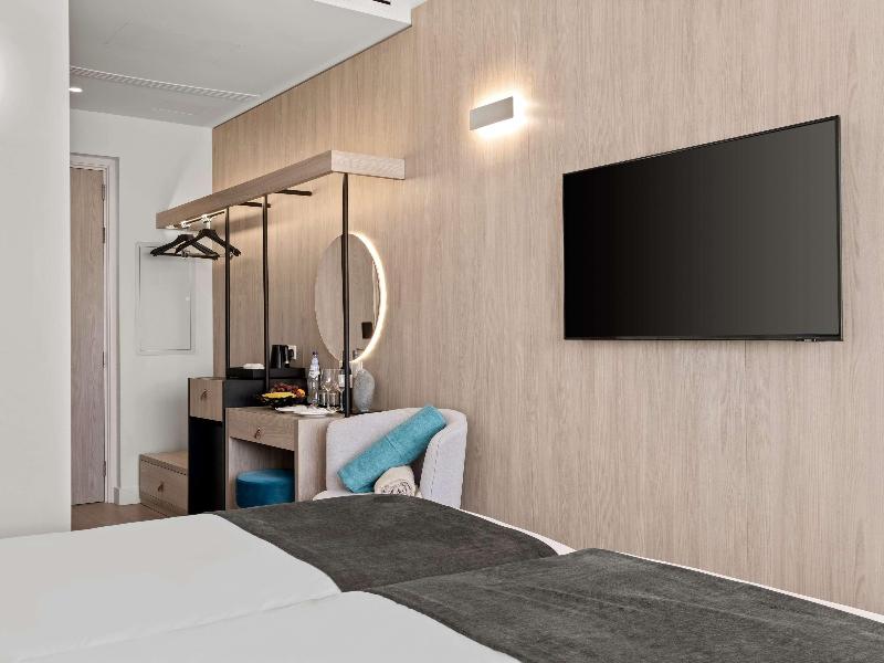 Mercure Larnaca Finikoudes Beach - Oda