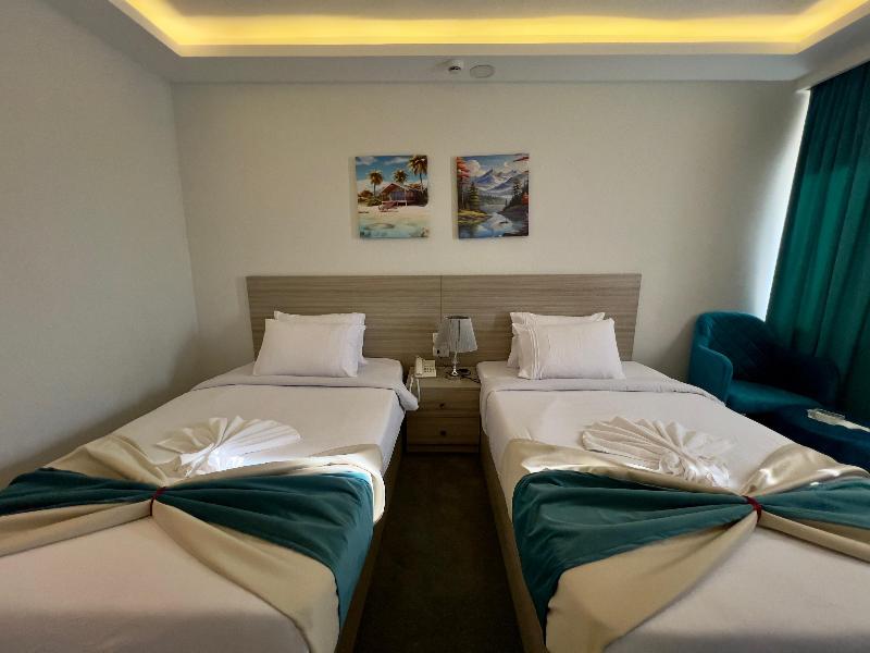 Mar Charbel Hotel - Oda
