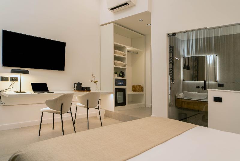 Mamalu Studios And Suites - Oda