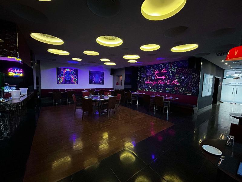 Golden Tulip Muscat - Bar