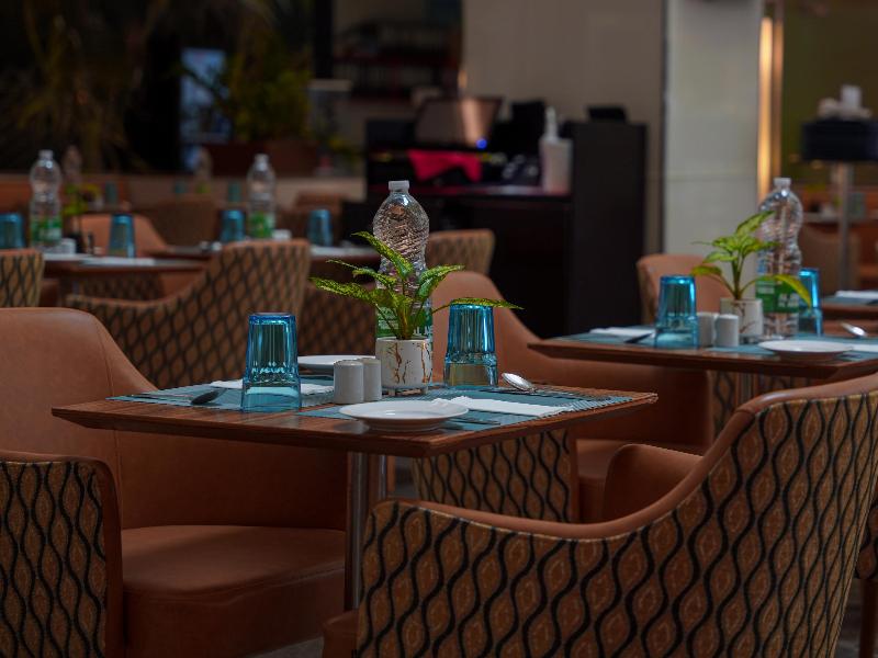 Golden Tulip Muscat - Lobi