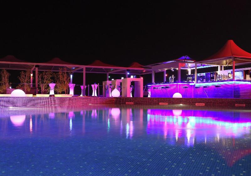 Golden Tulip Muscat - Havuz