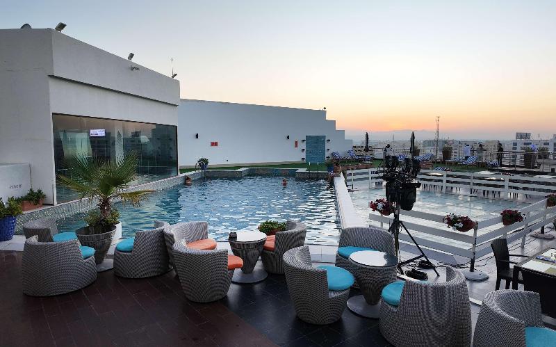Golden Tulip Muscat - Havuz