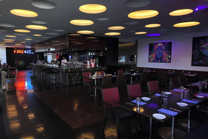 Golden Tulip Muscat - Restoran