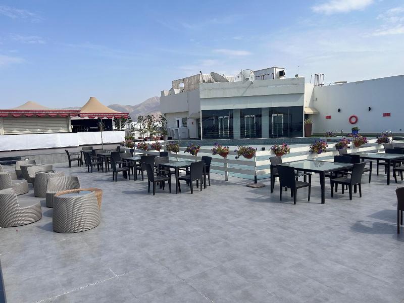 Golden Tulip Muscat - Teras
