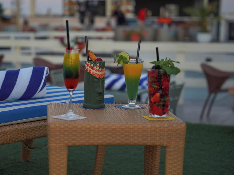Golden Tulip Muscat - Teras