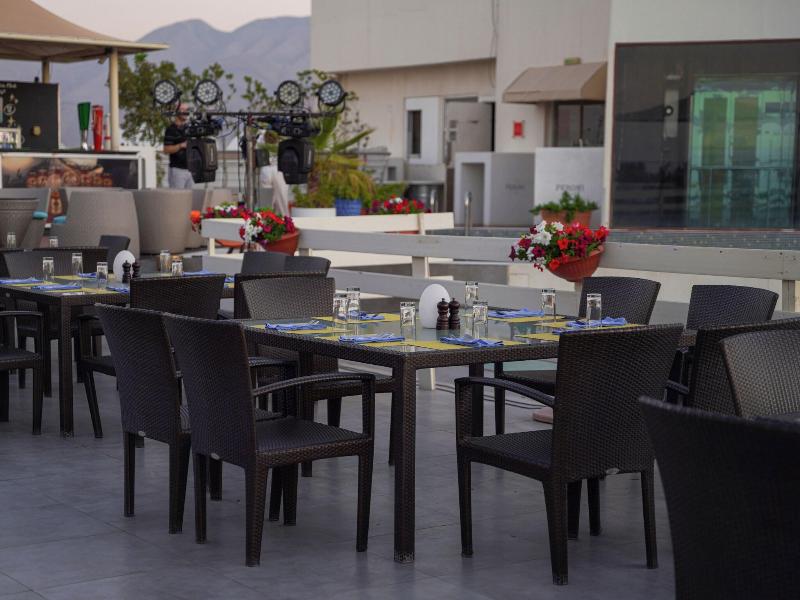 Golden Tulip Muscat - Teras