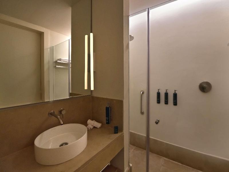 Doubletree By Hilton Ben Guerir Hotel & Residences - Oda