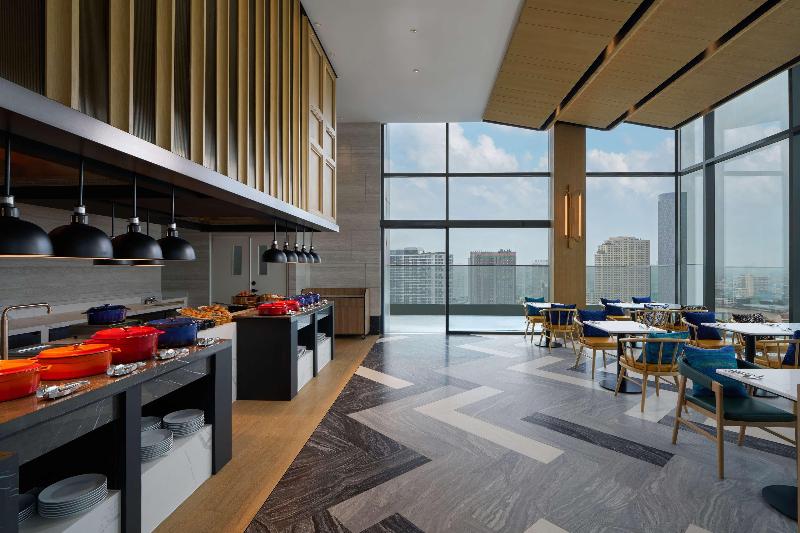 Hilton Garden Inn Bangkok Riverside - Restoran
