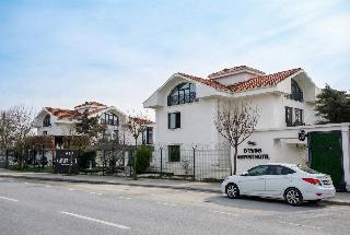 D Twins Airport Hotel