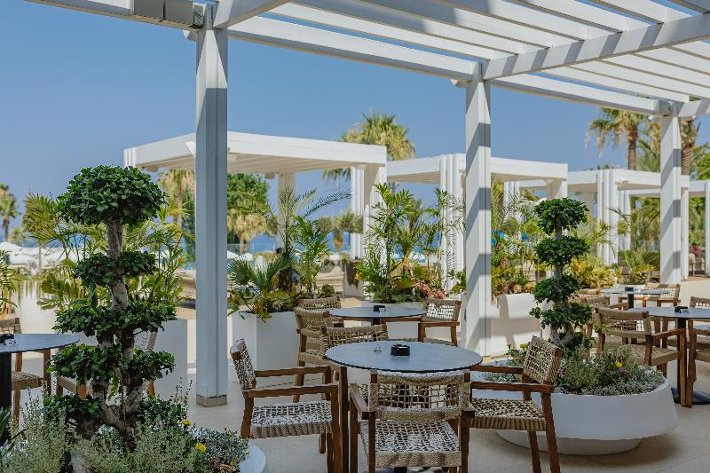 Golden Coast Beach Hotel - Bar