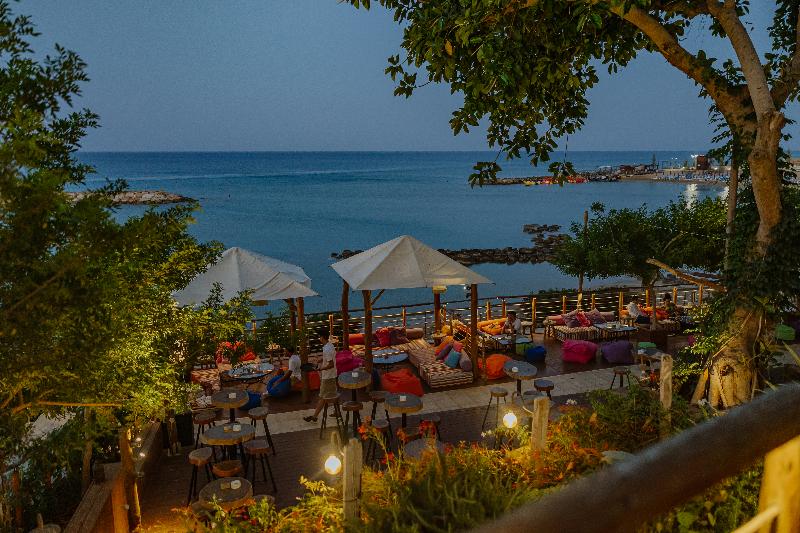 Golden Coast Beach Hotel - Bar