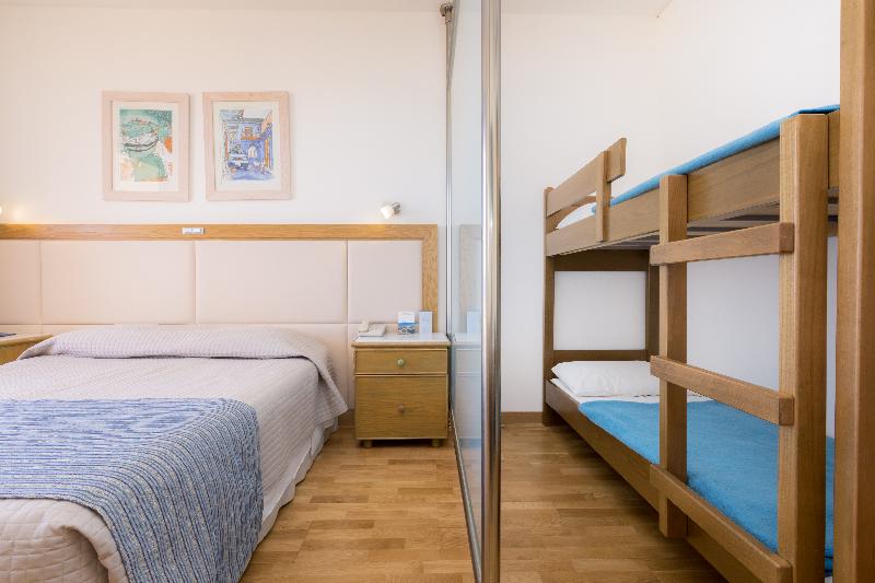 Golden Coast Beach Hotel - Oda