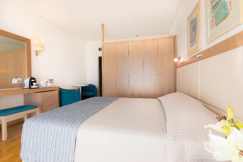 Golden Coast Beach Hotel - Oda