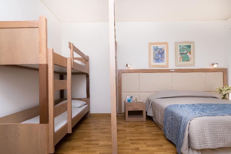 Golden Coast Beach Hotel - Oda