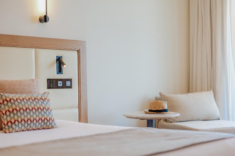 Golden Coast Beach Hotel - Oda