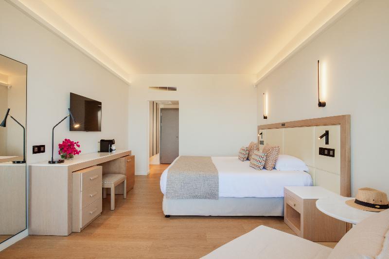 Golden Coast Beach Hotel - Oda