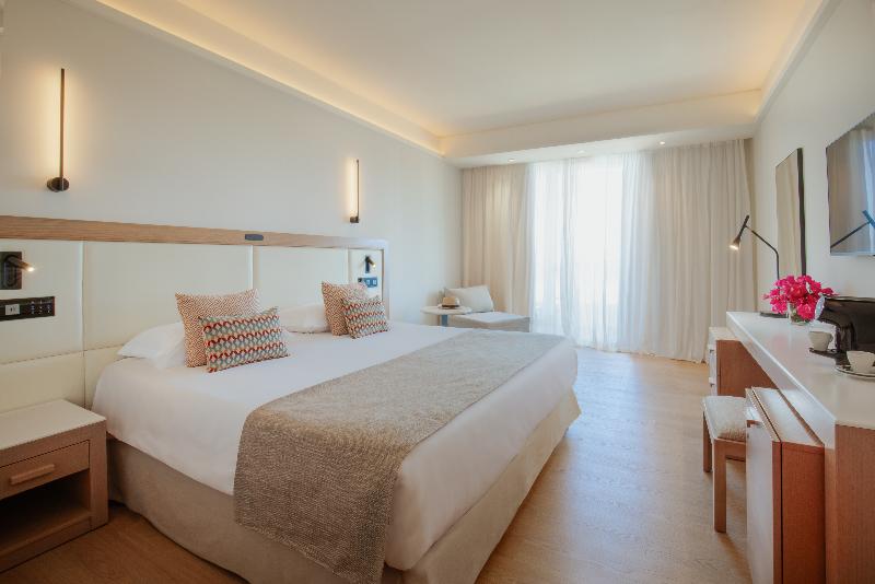 Golden Coast Beach Hotel - Oda