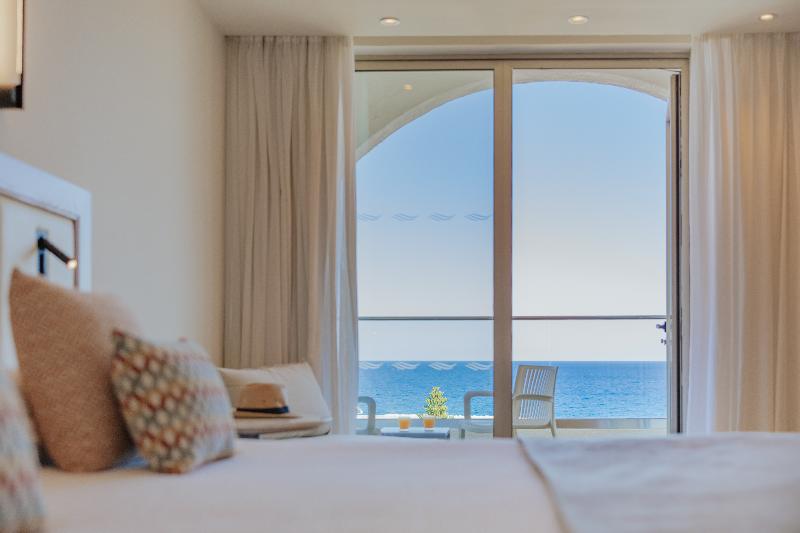 Golden Coast Beach Hotel - Oda