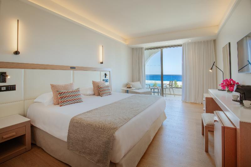 Golden Coast Beach Hotel - Oda