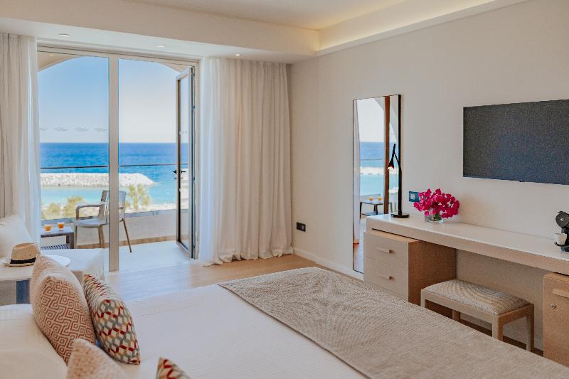 Golden Coast Beach Hotel - Oda
