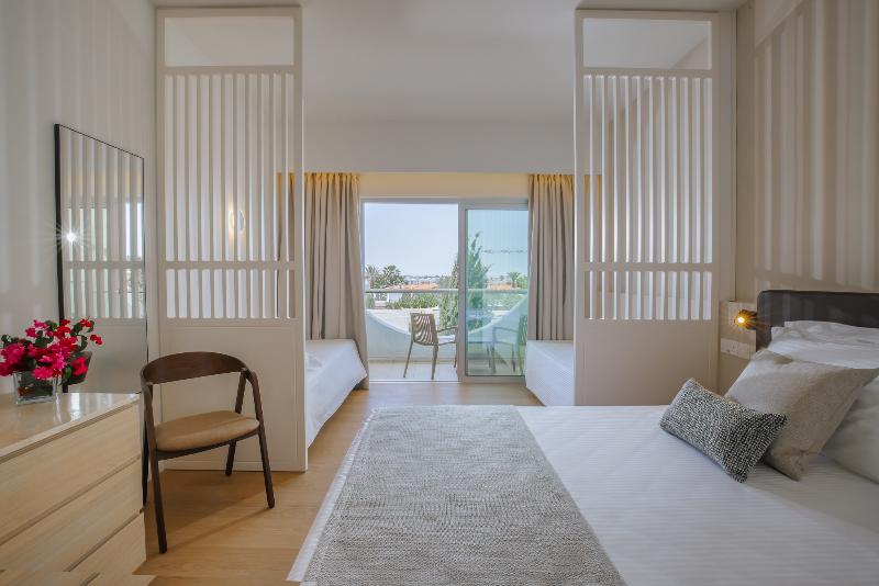 Golden Coast Beach Hotel - Oda