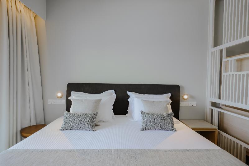 Golden Coast Beach Hotel - Oda