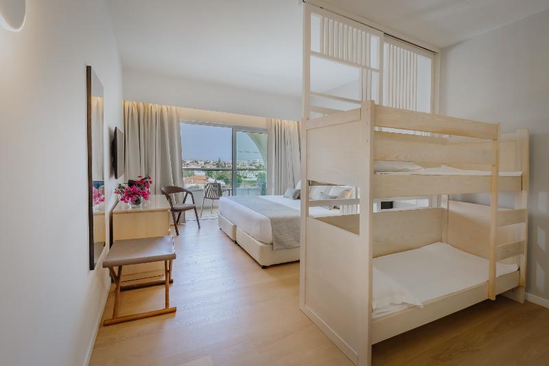 Golden Coast Beach Hotel - Oda