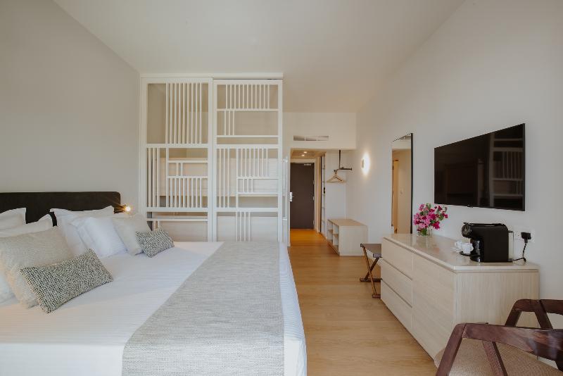 Golden Coast Beach Hotel - Oda