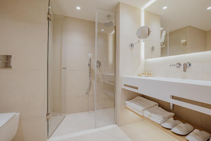 Golden Coast Beach Hotel - Oda