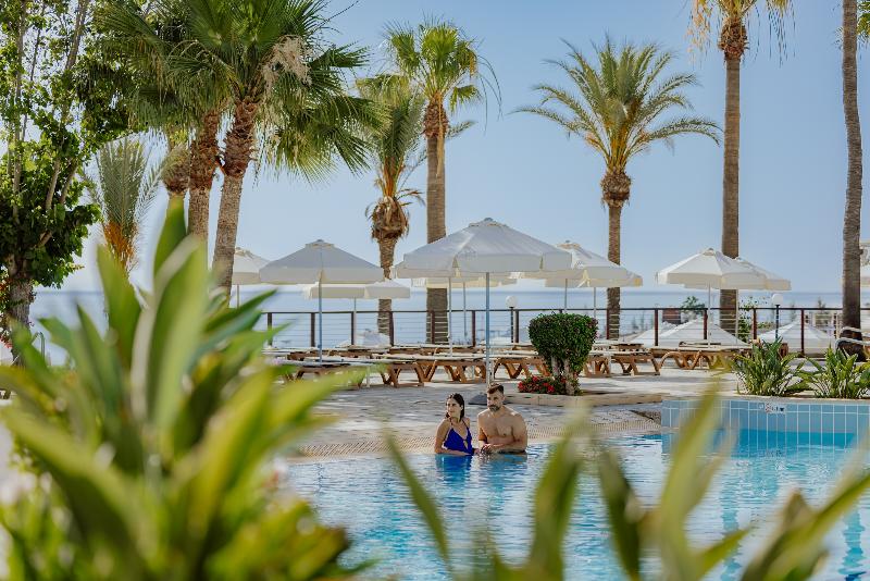 Golden Coast Beach Hotel - Havuz