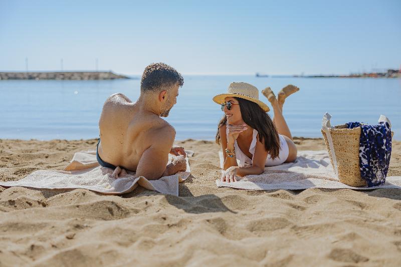 Golden Coast Beach Hotel - Plaj
