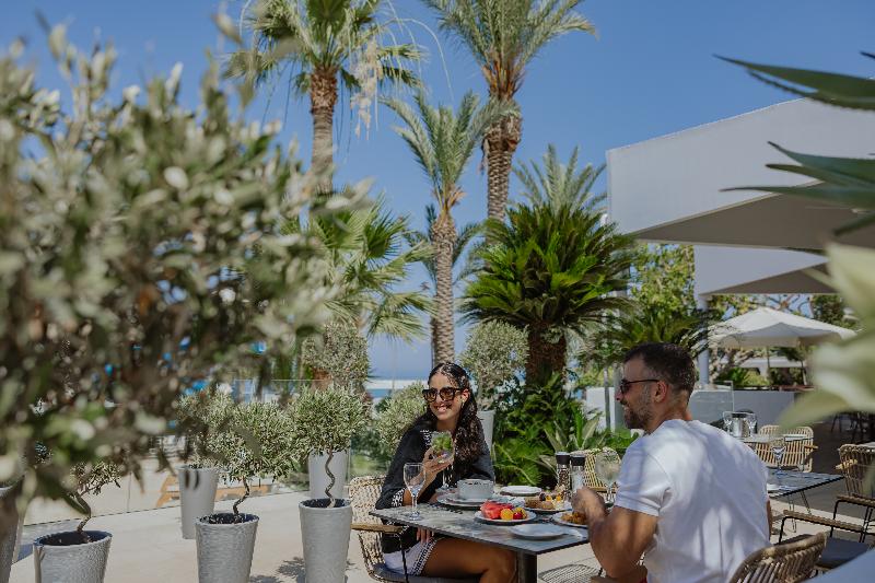 Golden Coast Beach Hotel - Restoran