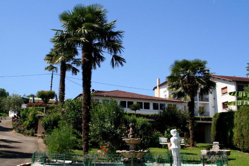 Logis Hotel Aux Tauzins - Genel