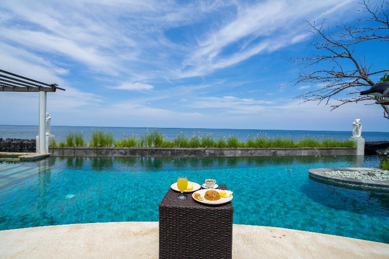 Lawira Beach Villa Lovina - Havuz