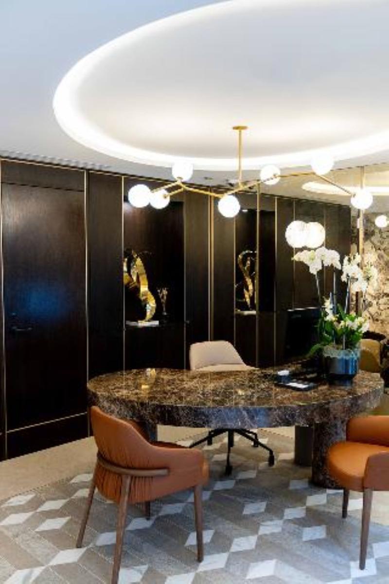 Cheval Phoenix House - Lobi