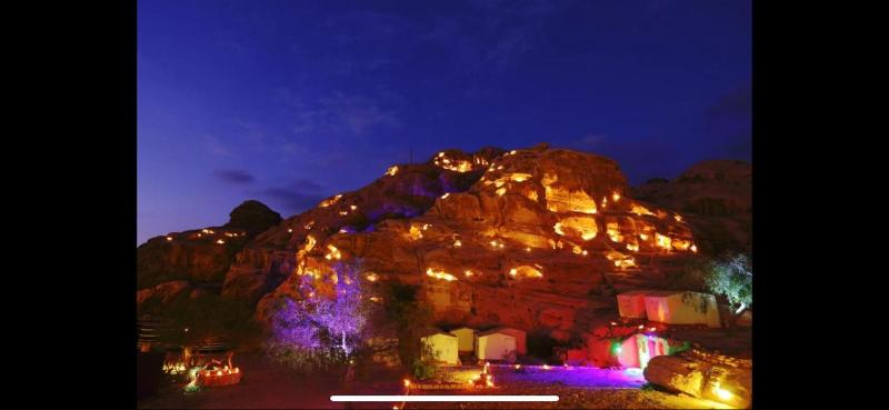 Little Petra Bedouin Camp - Lobi