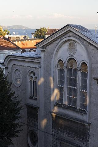 Grey House Hotel