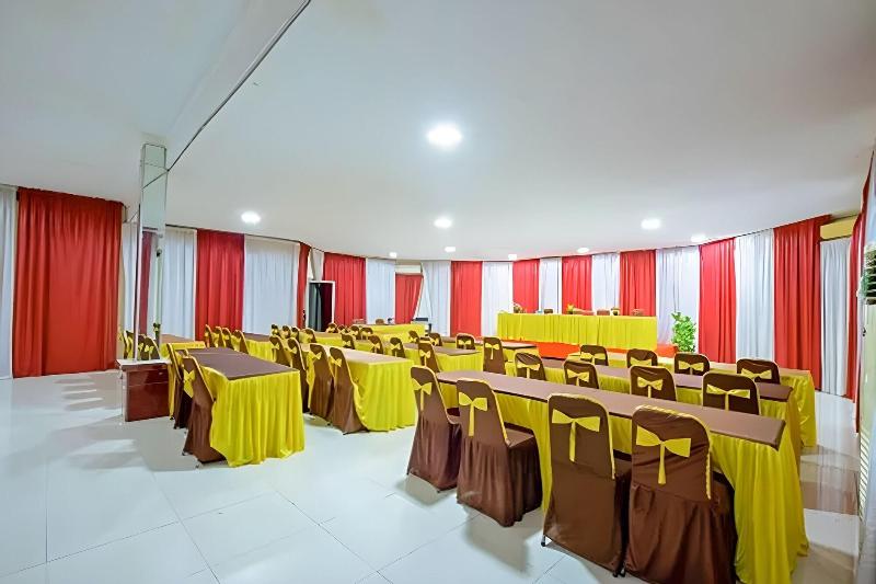 Malibou Hotel Medan By Zuzu - Toplantı