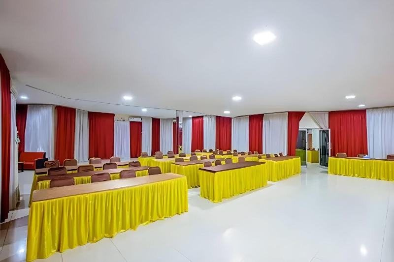 Malibou Hotel Medan By Zuzu - Toplantı