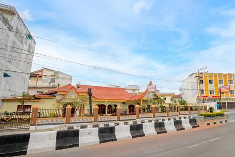 Malibou Hotel Medan By Zuzu - Genel